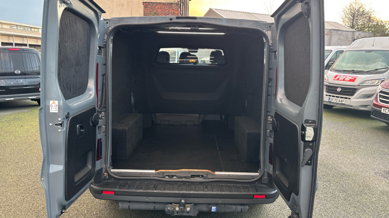 Nissan Primastar 30 L2 Diesel 2.0 dCi 130ps H1 Tekna+ Crew Van